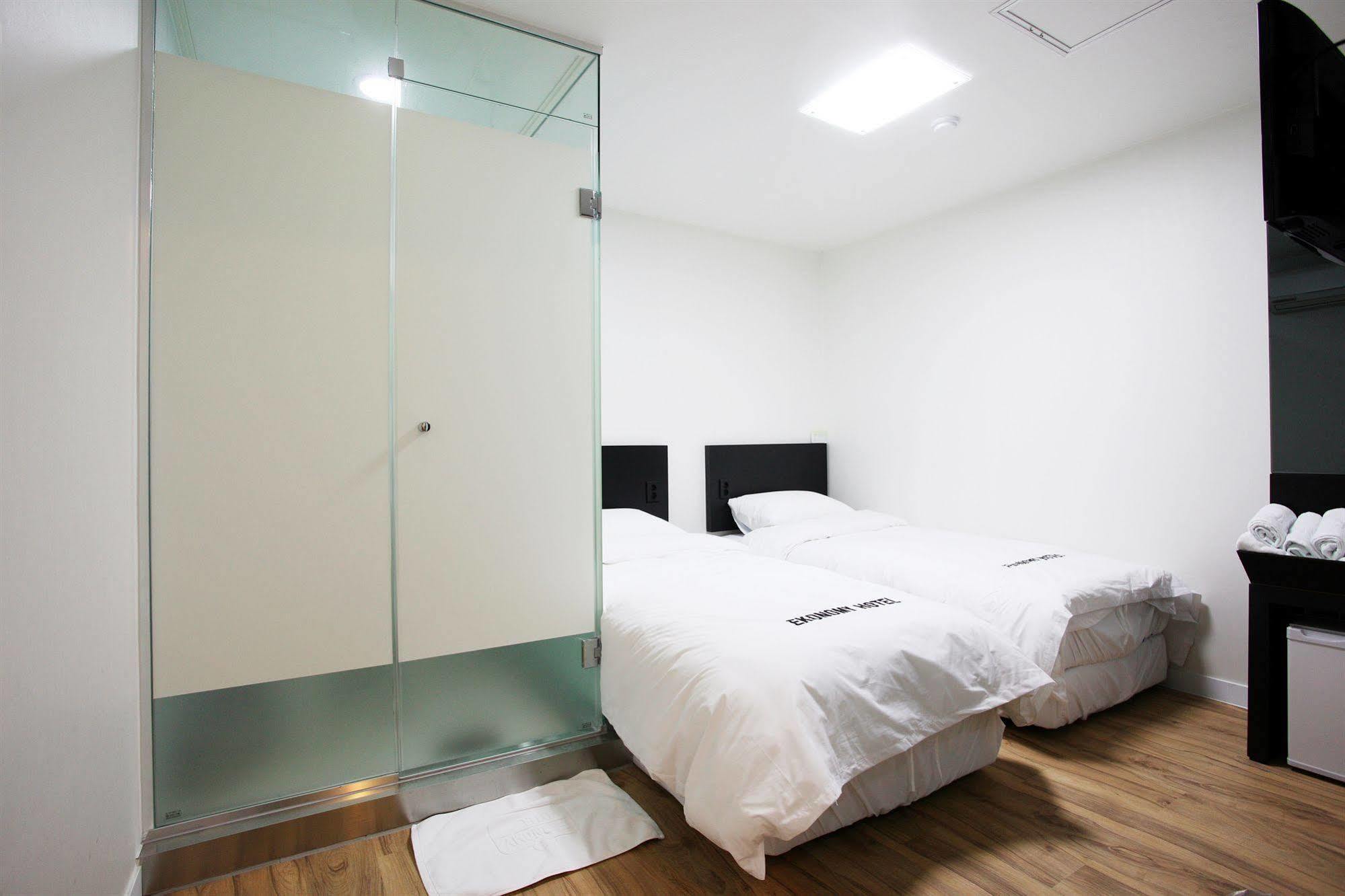 Ekonomy Hotel Myeongdong Central Szöul Kültér fotó