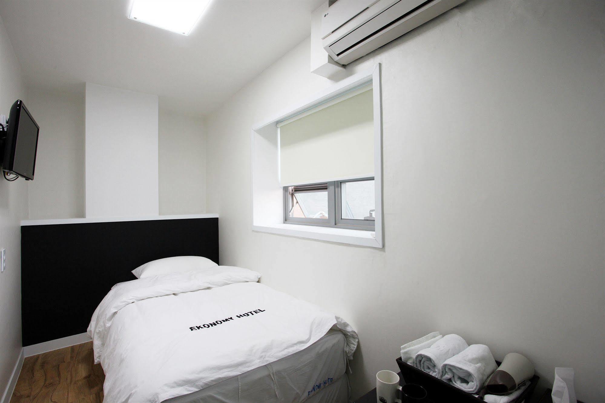 Ekonomy Hotel Myeongdong Central Szöul Kültér fotó
