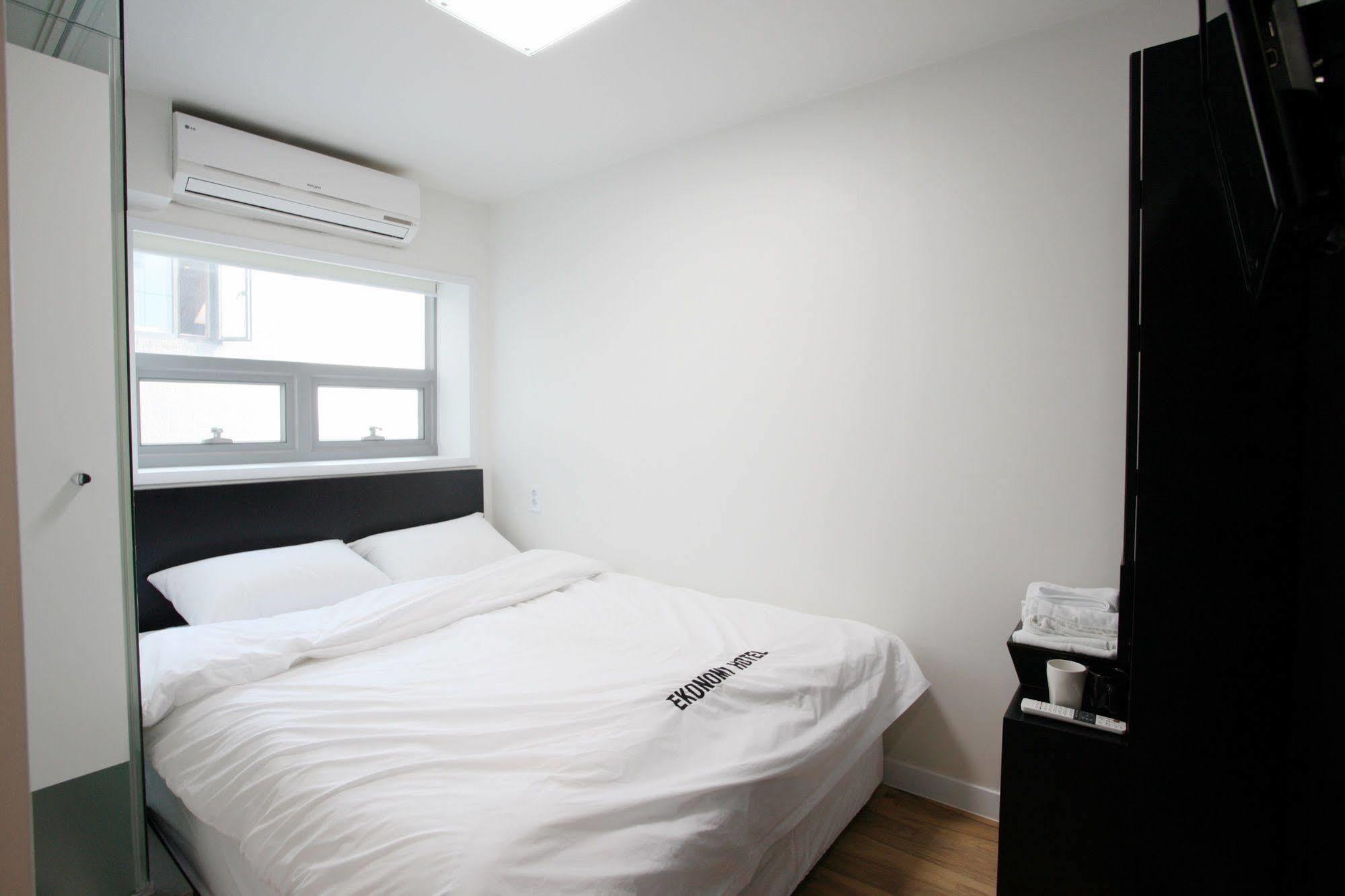 Ekonomy Hotel Myeongdong Central Szöul Kültér fotó