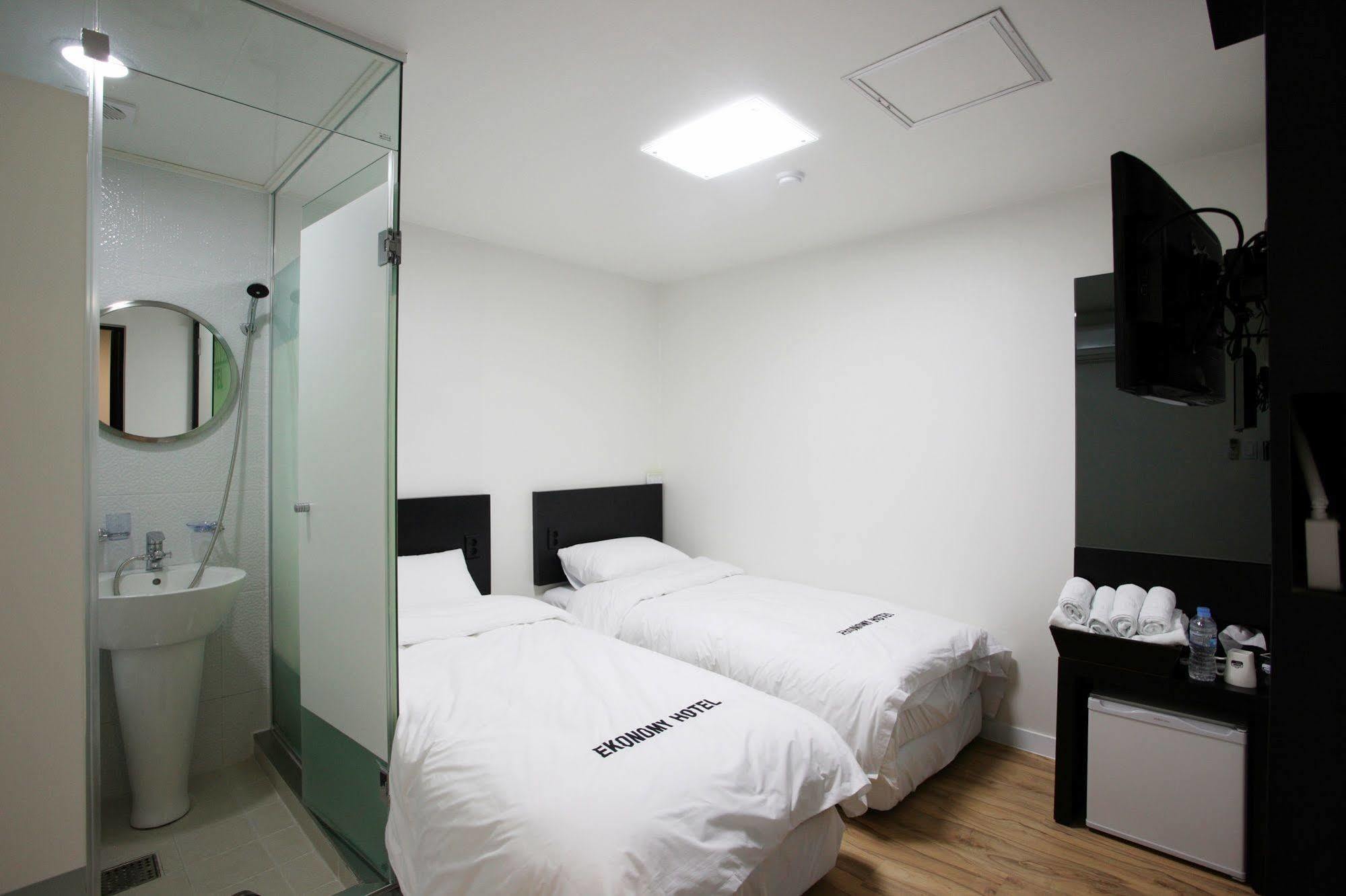 Ekonomy Hotel Myeongdong Central Szöul Kültér fotó