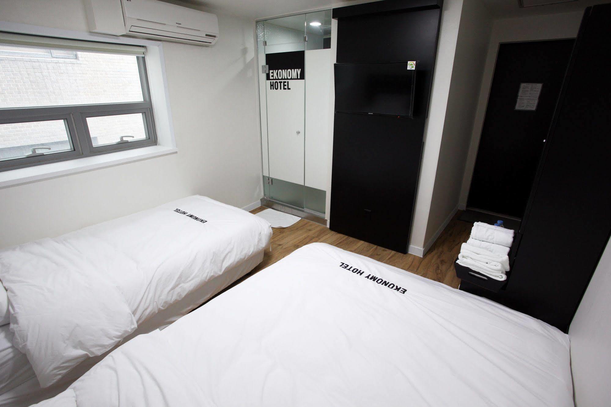Ekonomy Hotel Myeongdong Central Szöul Kültér fotó