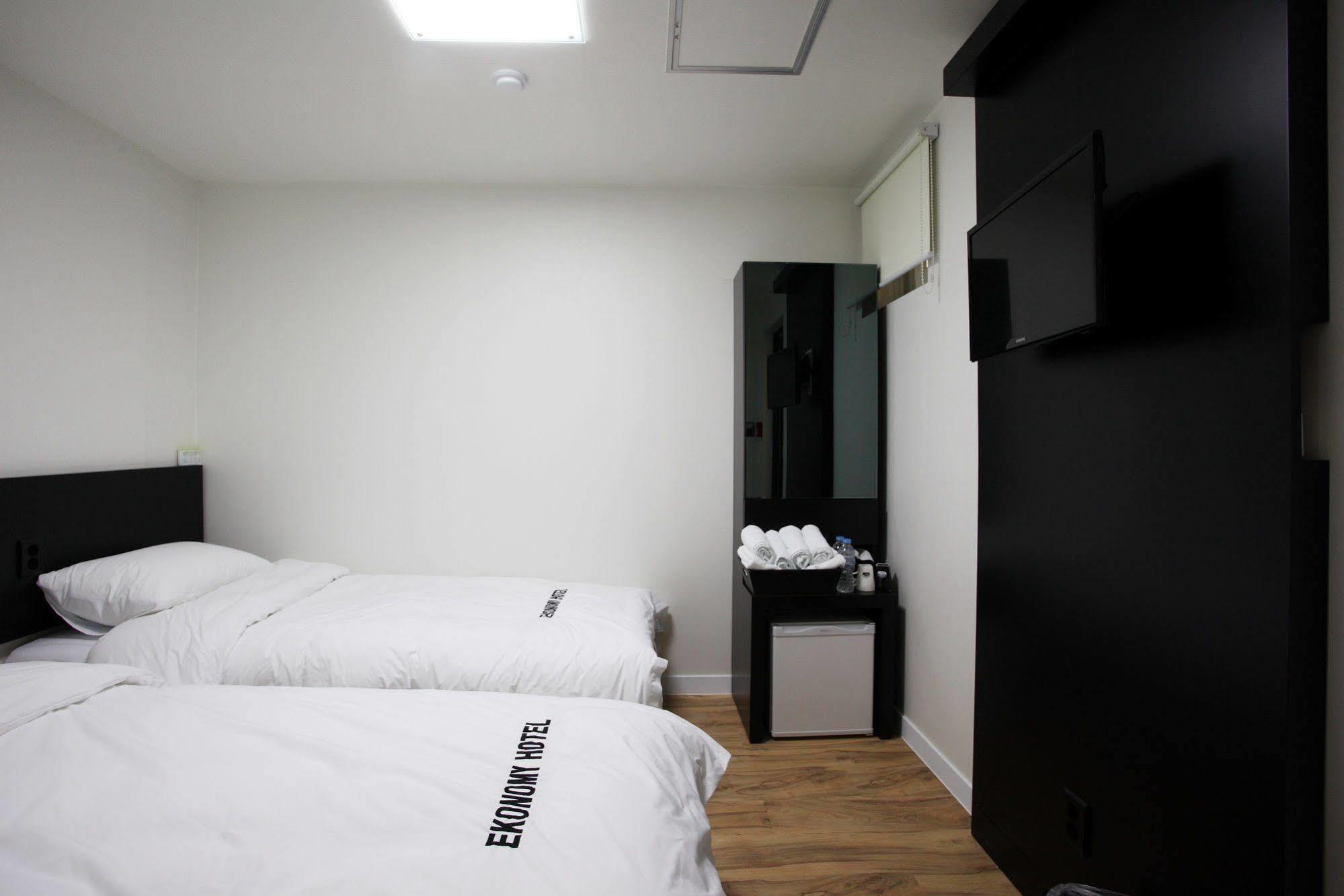 Ekonomy Hotel Myeongdong Central Szöul Kültér fotó