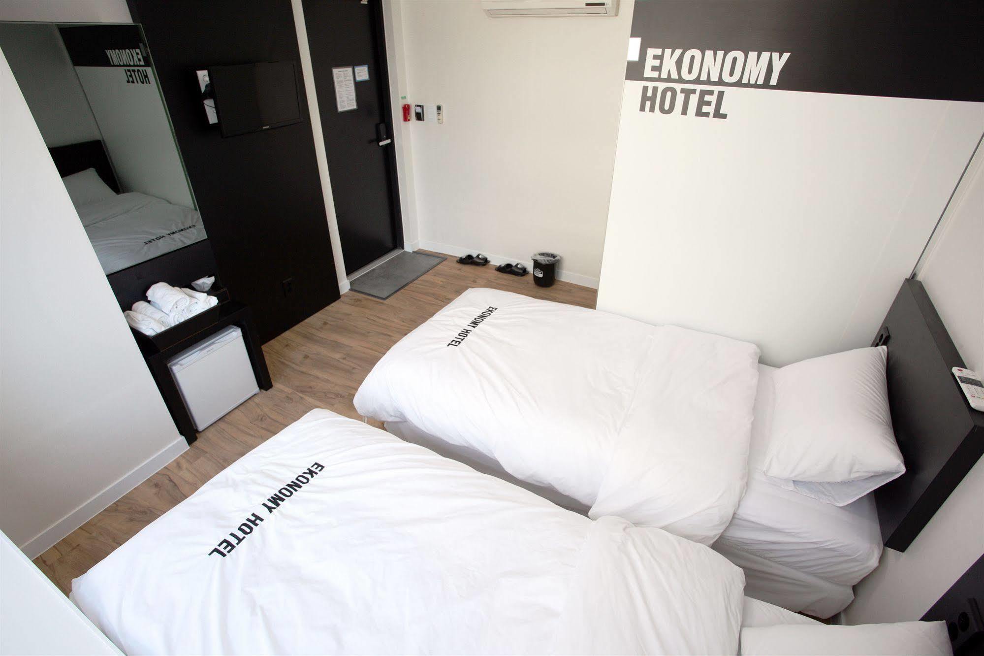 Ekonomy Hotel Myeongdong Central Szöul Kültér fotó