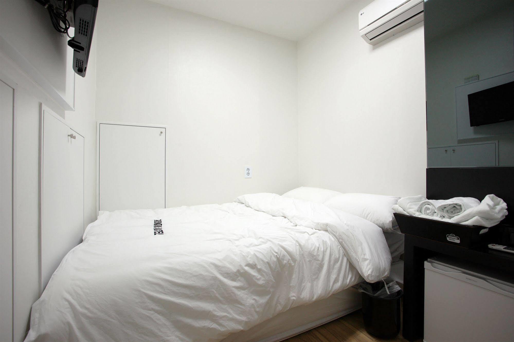 Ekonomy Hotel Myeongdong Central Szöul Kültér fotó