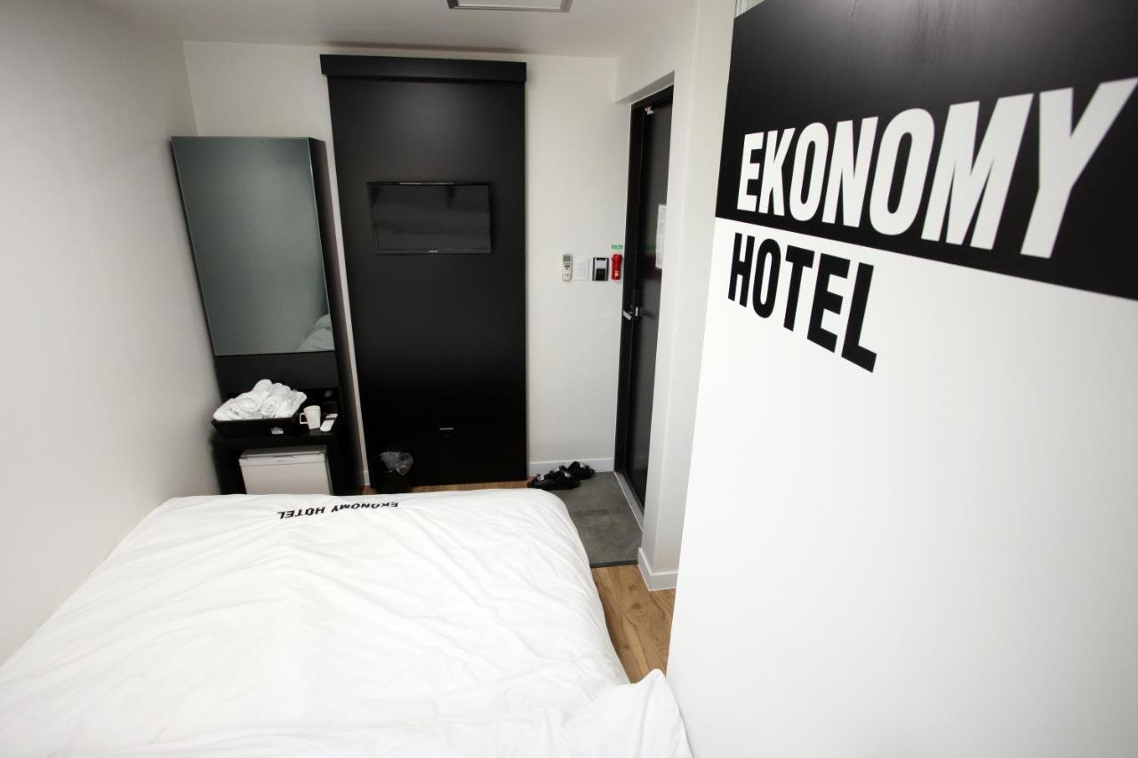 Ekonomy Hotel Myeongdong Central Szöul Kültér fotó