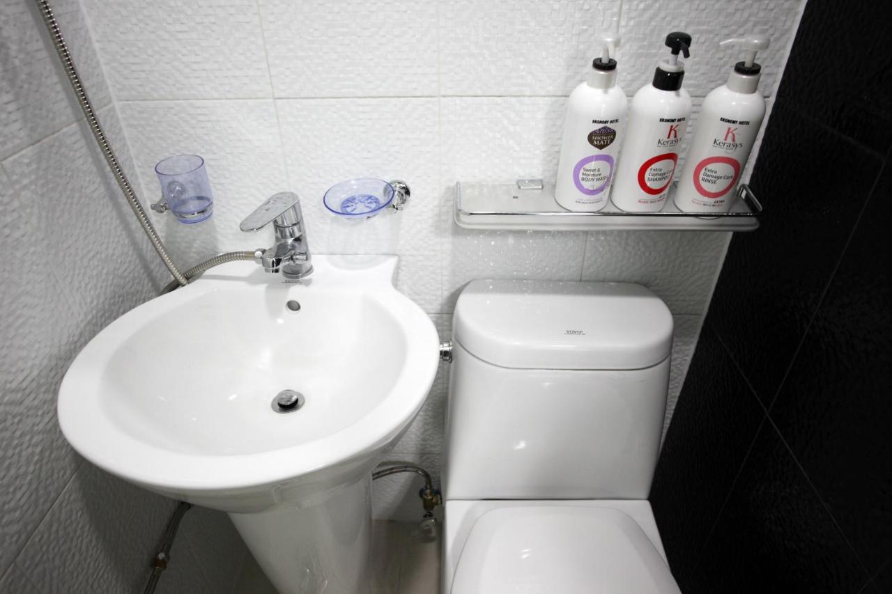 Ekonomy Hotel Myeongdong Central Szöul Kültér fotó