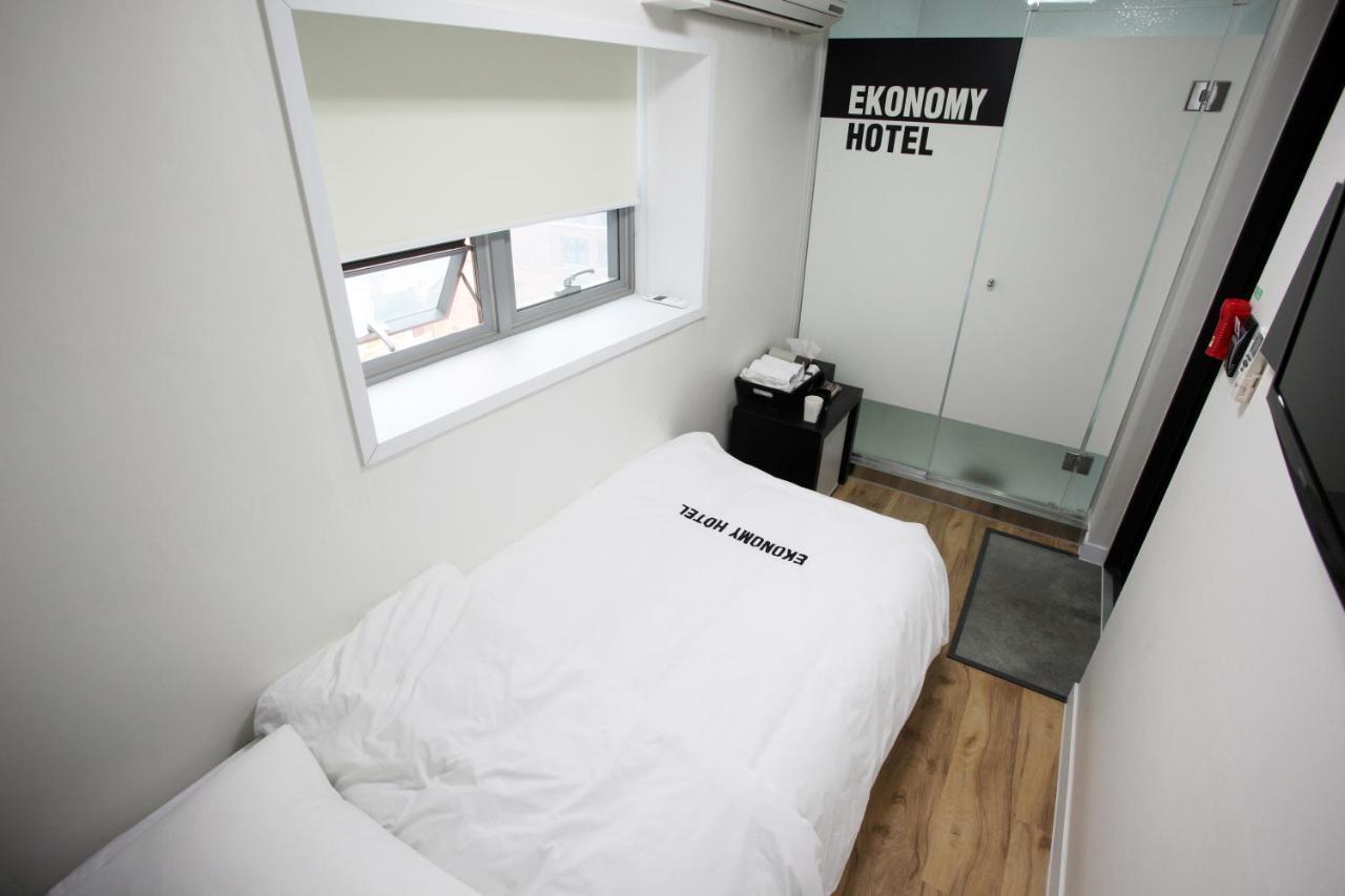 Ekonomy Hotel Myeongdong Central Szöul Kültér fotó